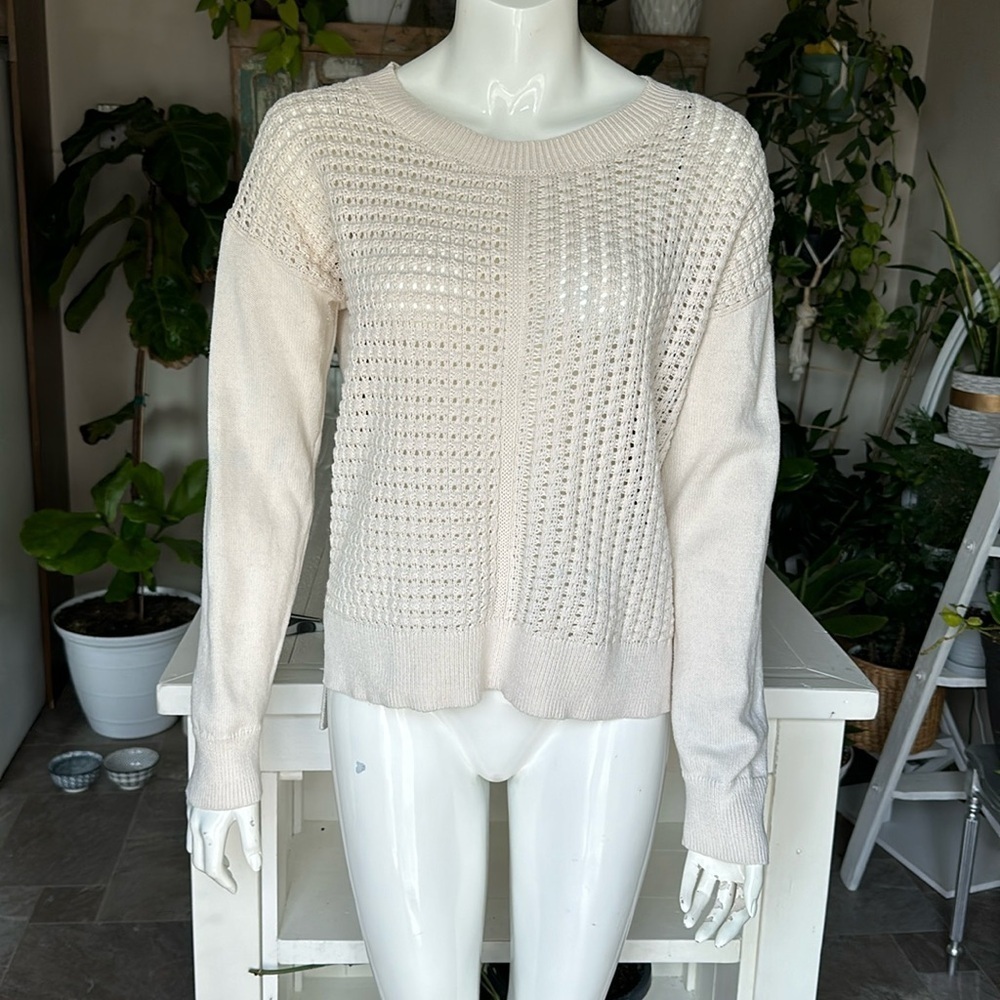 Banana republic size medium cream, coloured sweater